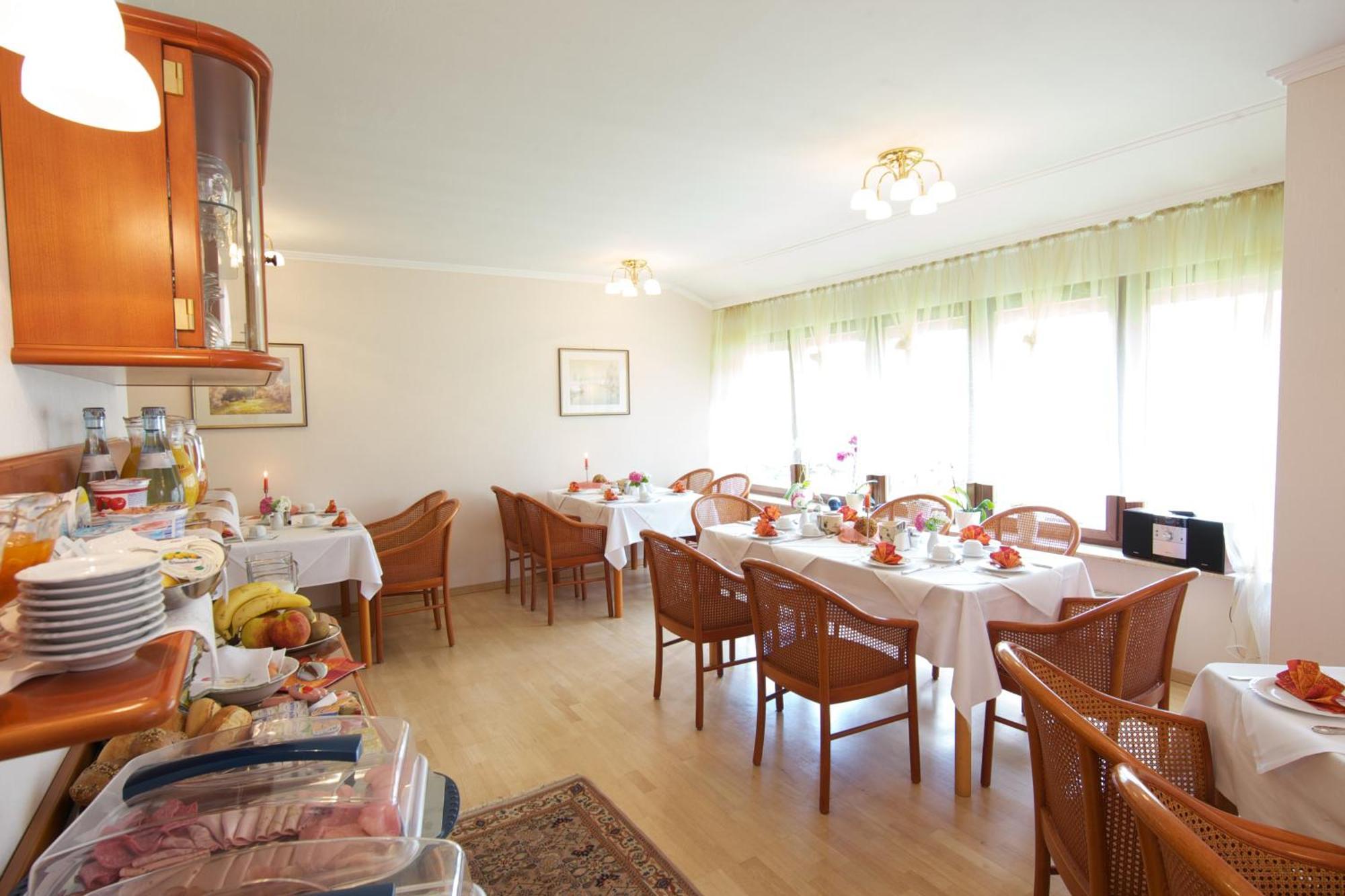 Hotel Reinhardtshof Garni Wolfschlugen المظهر الخارجي الصورة