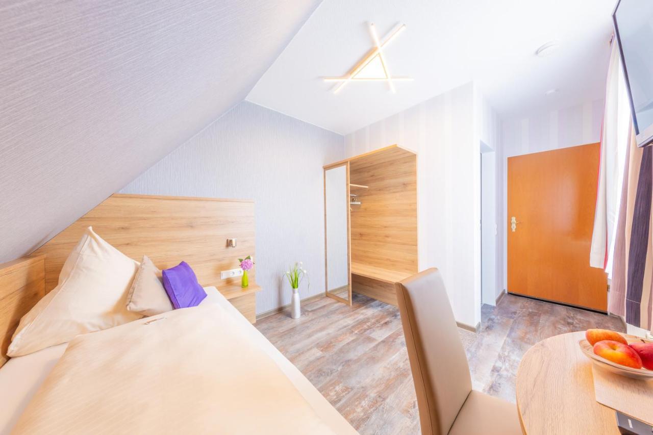 Hotel Reinhardtshof Garni Wolfschlugen المظهر الخارجي الصورة