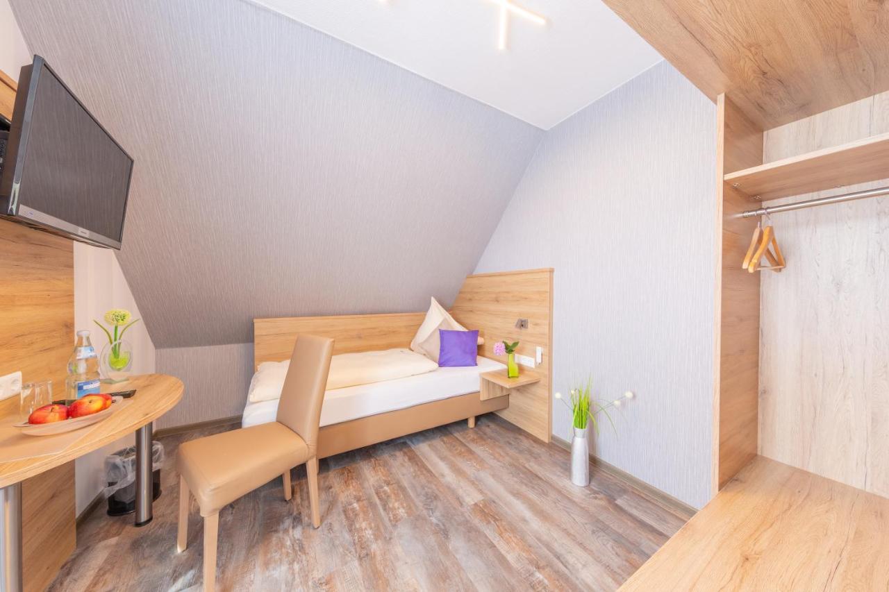 Hotel Reinhardtshof Garni Wolfschlugen المظهر الخارجي الصورة